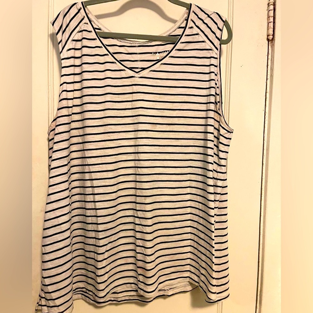 Ava & Viv Top